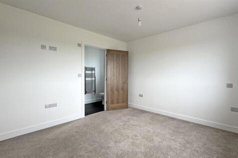Bedroom 1 1.jpg