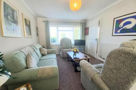 3 Ochil Close Lounge.jpg