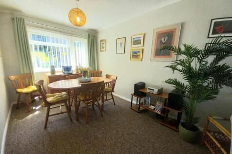 3 Ochil Close dining.jpg