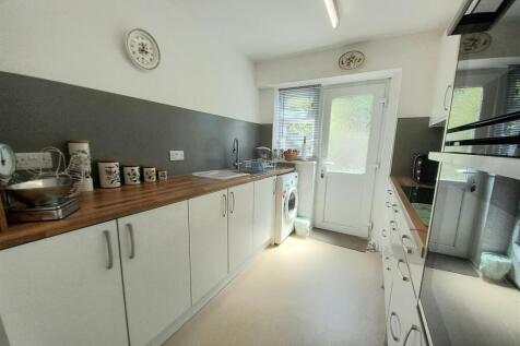 3 Ochil Close Kitchen.jpg