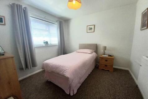 3 Ochil Close Bed 2.jpg