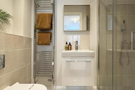 Ensuite 2.jpg
