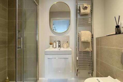 Ensuite 1.jpg