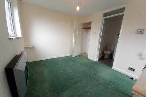 4 Copper Close Bedroom.jpg