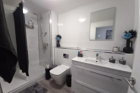 Apartment 11 Shower Room.jpg