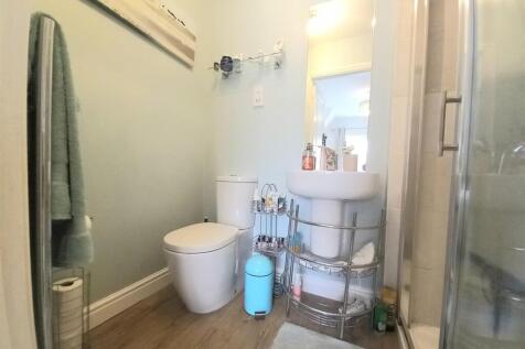 17 Hughes Gdns Ensuite.jpg