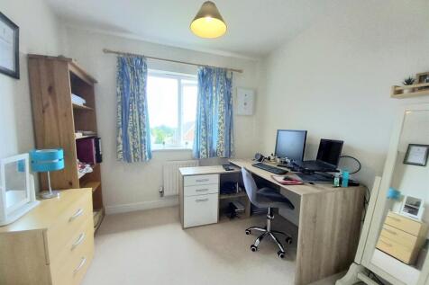 17 Hughes Gdns Bed 3.jpg