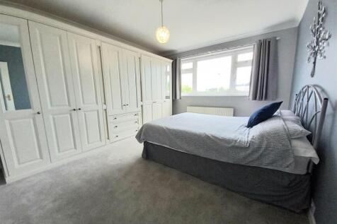 6 Southwood Bed 1.jpg