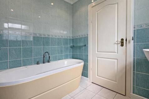 Bathroom 1.jpg