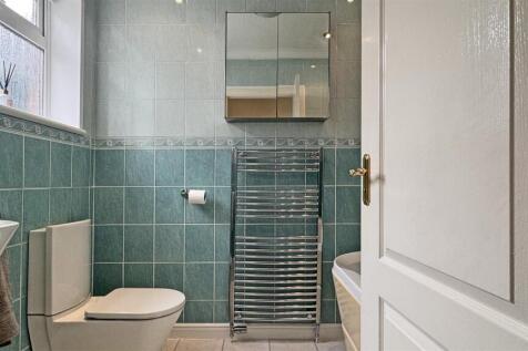 Bathroom 3.jpg