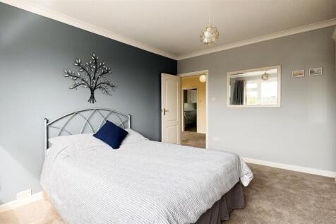 Bedroom 1 3.jpg