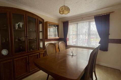 1 Dud Way dining room