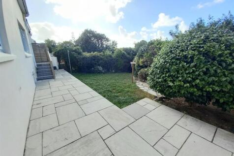 2 Moreton Park Garden.jpg