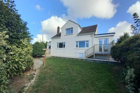 2 Moreton Park Rear.jpg