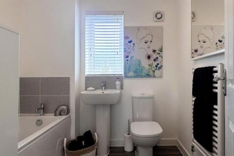 Bathroom 1.jpg
