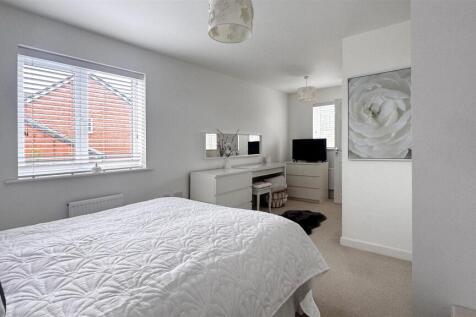 Bedroom 1 1.jpg