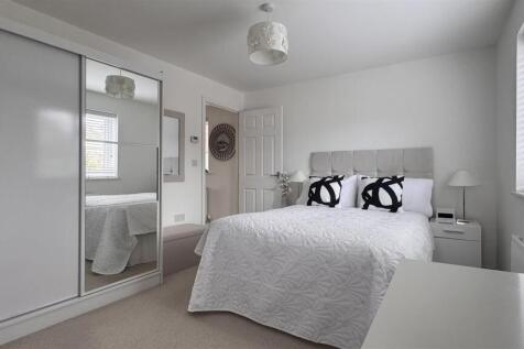 Bedroom 1 3.jpg