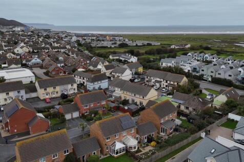 16 Commodore Close Aerial 2.JPG