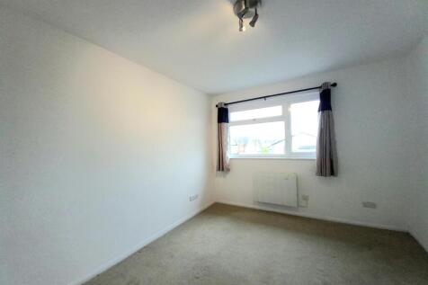 12 Waterloo Tce Bed 1.jpg