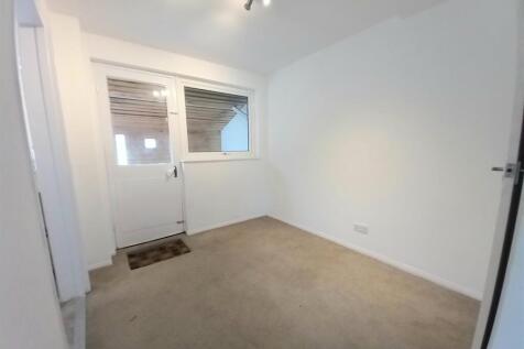 12 Waterloo Tce D. Room.jpg