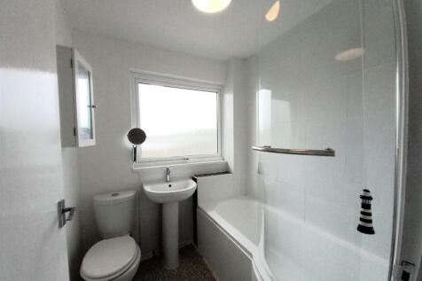 12 Waterloo Tce Bathroom.jpg