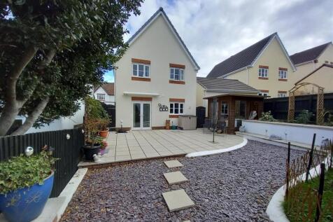 2 Maine Close Rear.jpg