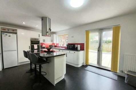 2 Maine Close Kitchen Diner.jpg