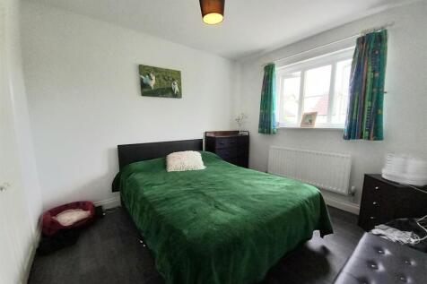 2 Maine Close Bed 2.jpg