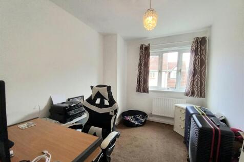 2 Maine Close Bed 3.jpg