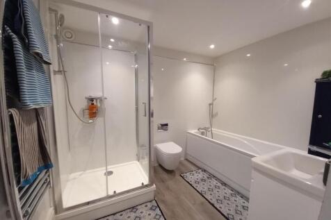 Apartment 12 Bathroom.jpg