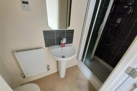 5 Pollards En-Suite.jpg