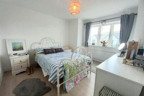 1 Cross Park Mas Bed.jpg