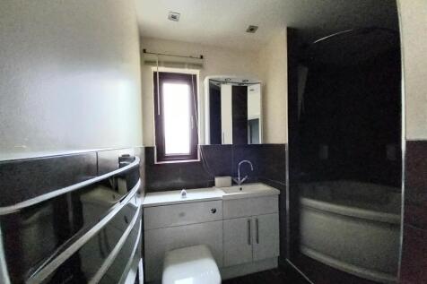 78 Clovelly Bathroom.jpg