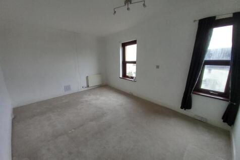 78 Clovelly Bed 1.jpg