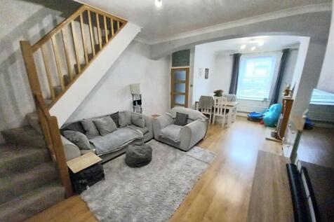 21 Geneva L. Room.jpg