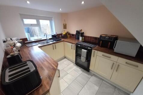 21 Geneva Kitchen.jpg