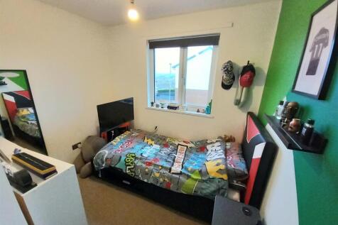 60 Oaklands Bed 3.jpg