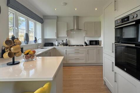 Kitchen 2 (3).jpg