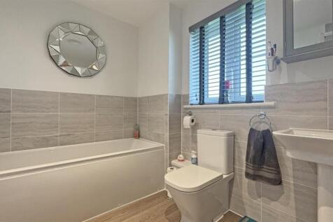 Bathroom 1 (3).jpg