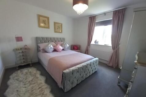 14 Cross Park Bed 2.jpg