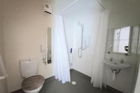 11 Brookfield Wet Room.jpg