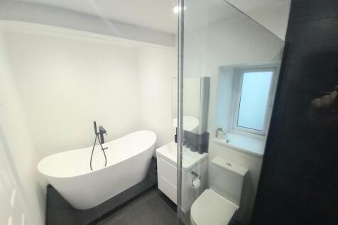 5 calf Street Bathroom.jpg