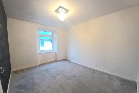 5 Calf Street Bed 2.jpg