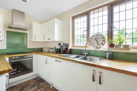 Kitchen 1.jpg