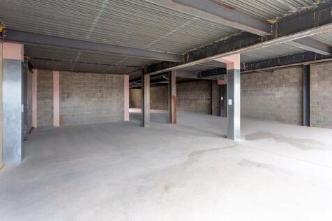 Vikys  Inside Commercial Unit 2.jpg