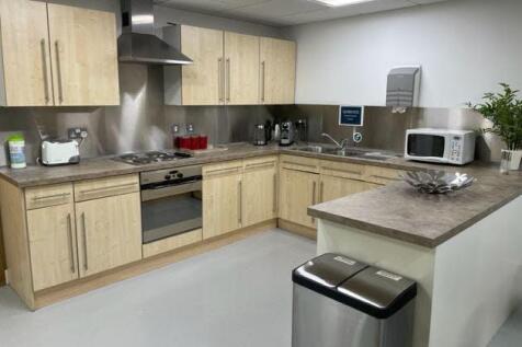 Communal Kitchen3.JPG