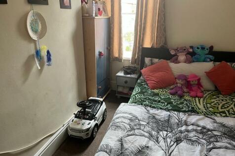 Bed 1.jpg