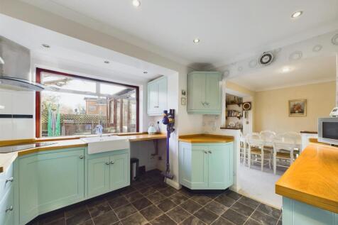 Superb fitted kitchen