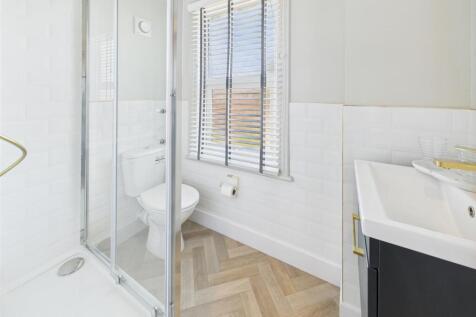 SHOWER ROOM 2