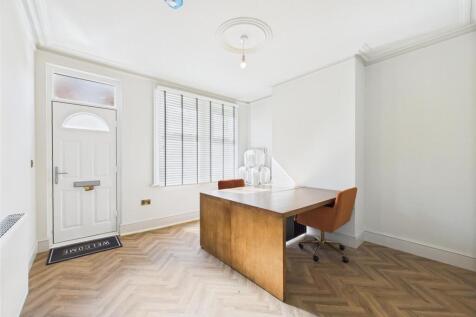 STUDY ROOM